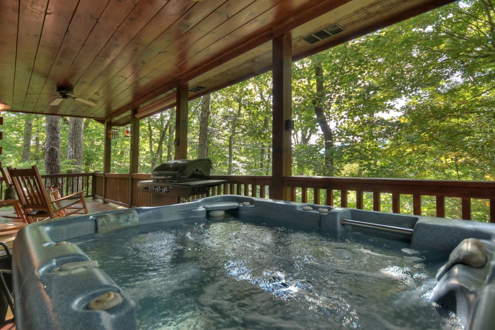 Bearfoot Ridge Wood-Burning Fireplace Cozy Hot Tub Serene Views 엘리제이 외부 사진