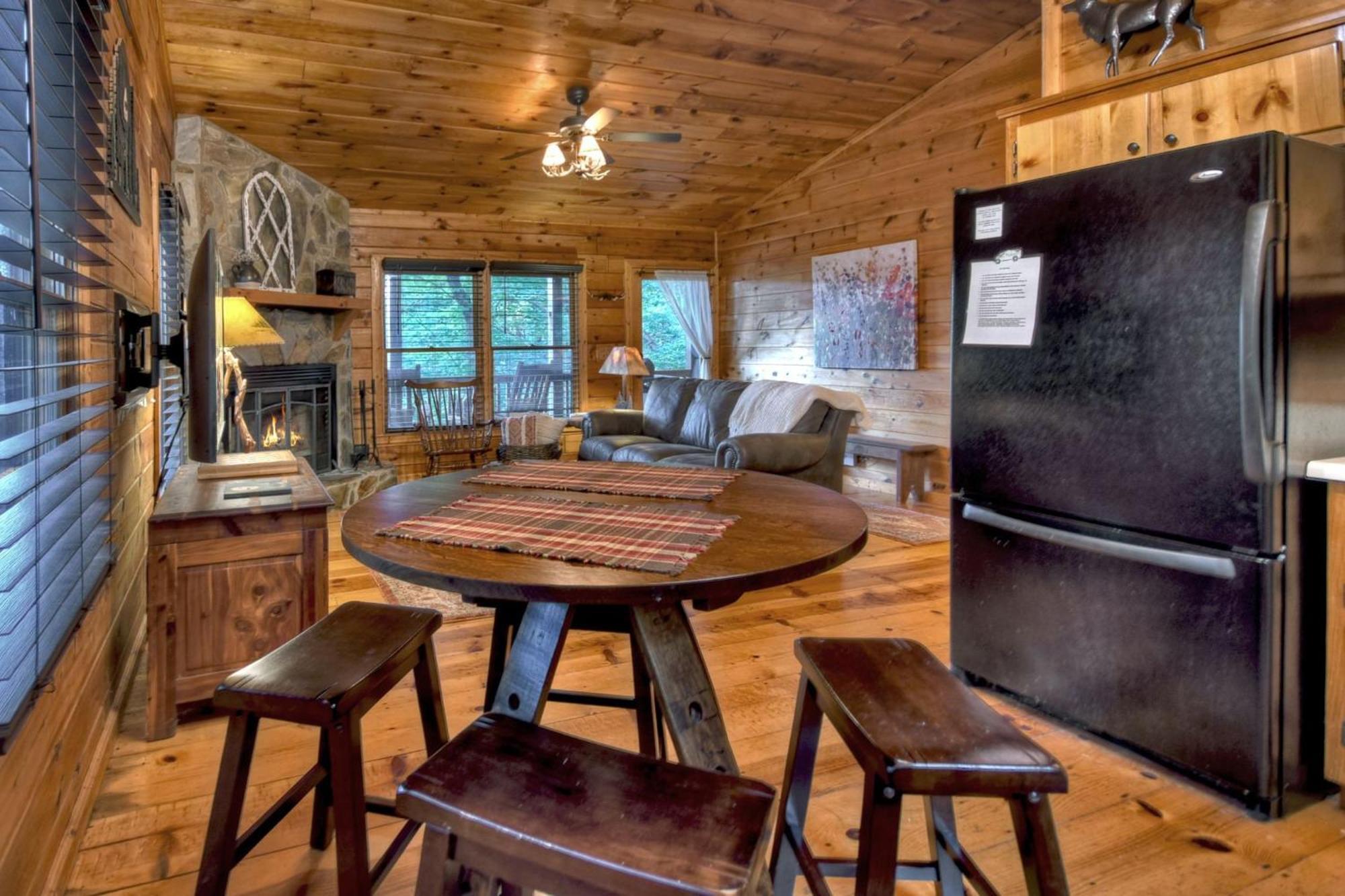 Bearfoot Ridge Wood-Burning Fireplace Cozy Hot Tub Serene Views 엘리제이 외부 사진