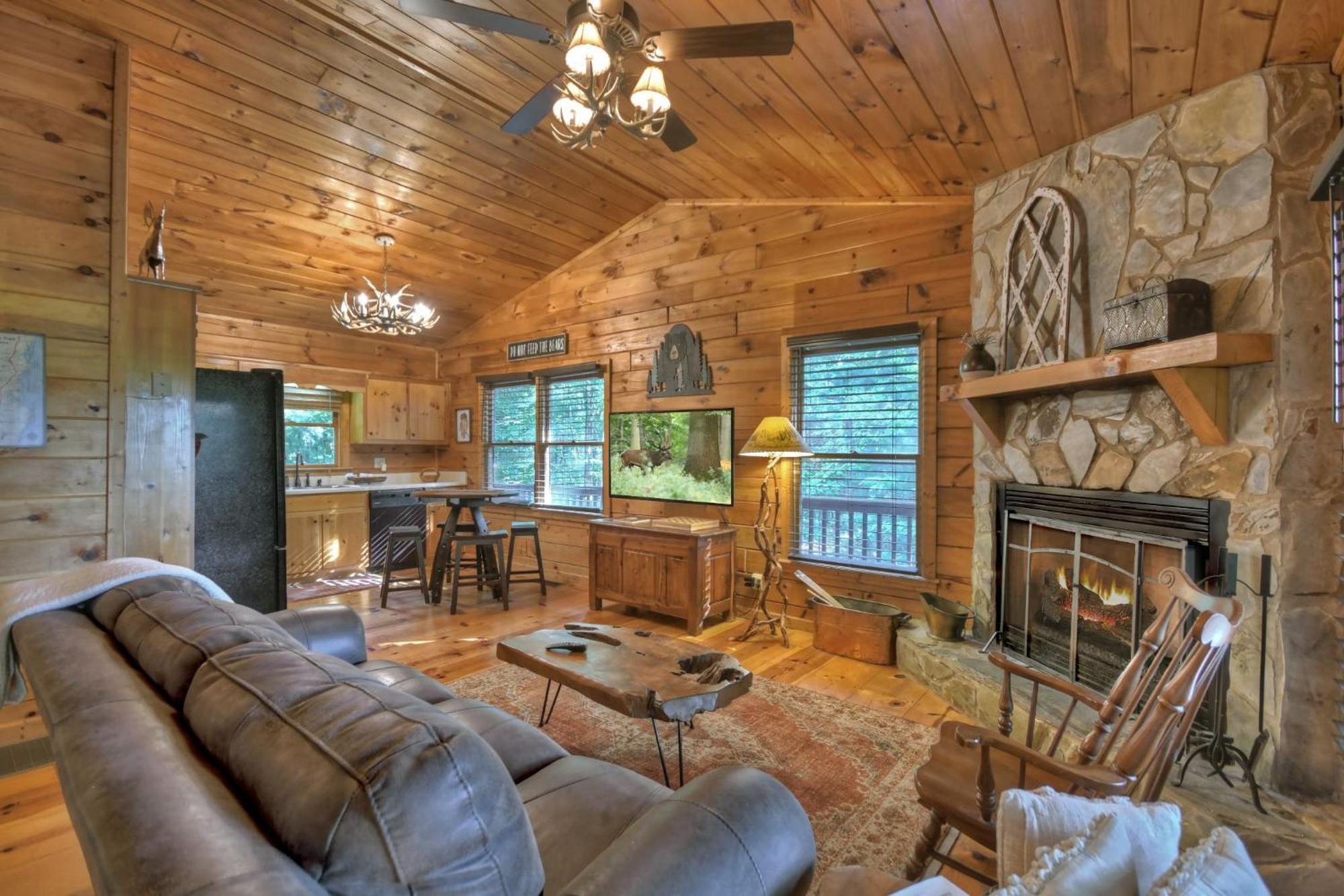 Bearfoot Ridge Wood-Burning Fireplace Cozy Hot Tub Serene Views 엘리제이 외부 사진